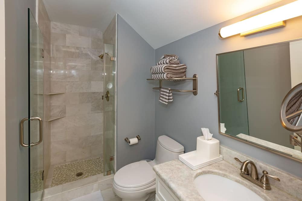 Photo of Bathroom in Vanderhorst Plantation