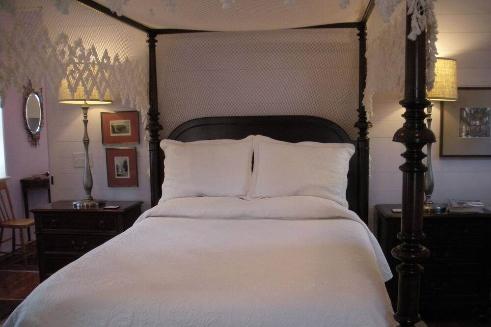 Photo of Bedroom in Downtown Charleston