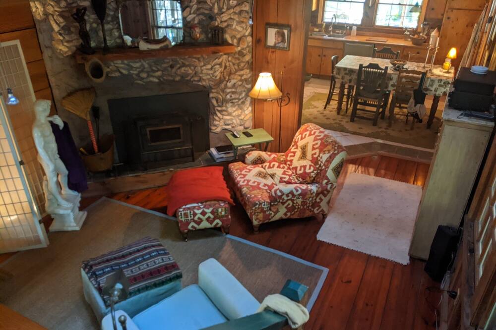Photo of Livingroom in McClellanville