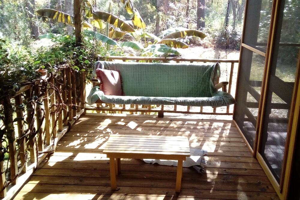 Photo of Patio Balcony in McClellanville