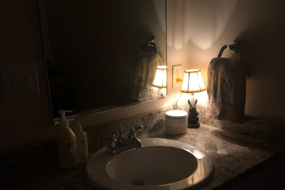 Photo of Bathroom in Summerville Historic District