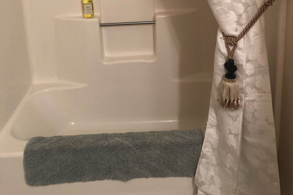 Photo of Bathroom in Summerville Historic District