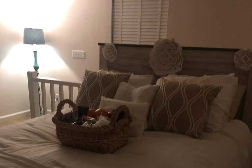 Photo of Bedroom in Summerville Historic District