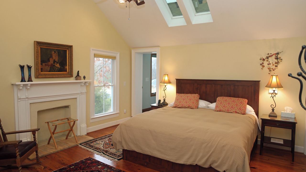 Photo of Bedroom in Alton