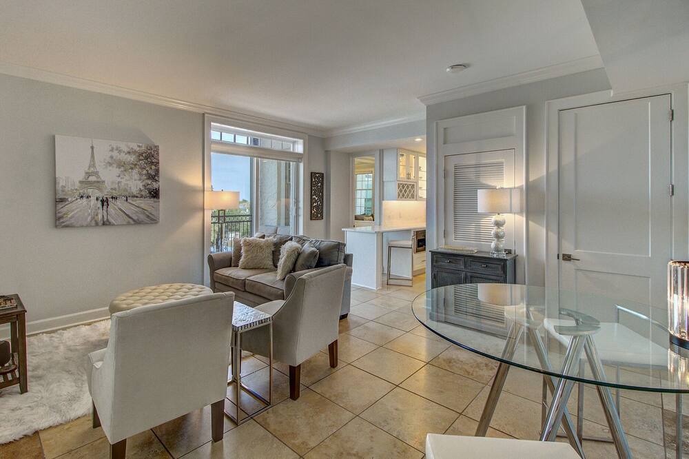 Photo of Livingroom in South of Broad