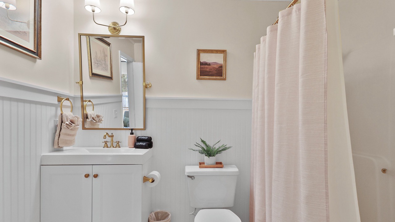 Photo of Bathroom in Whitemarsh Island
