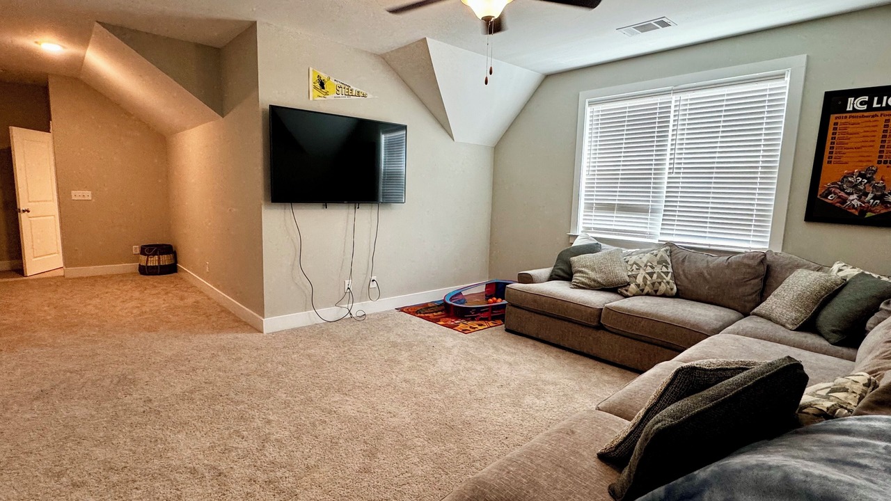 Photo of Livingroom in Langley