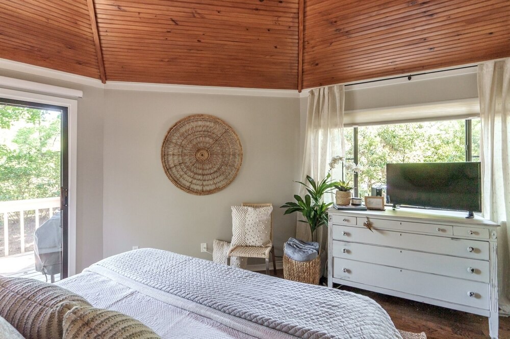 Photo of Bedroom in Night Heron