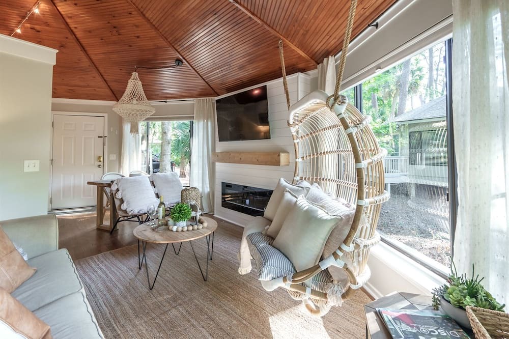 Photo of Livingroom in Night Heron