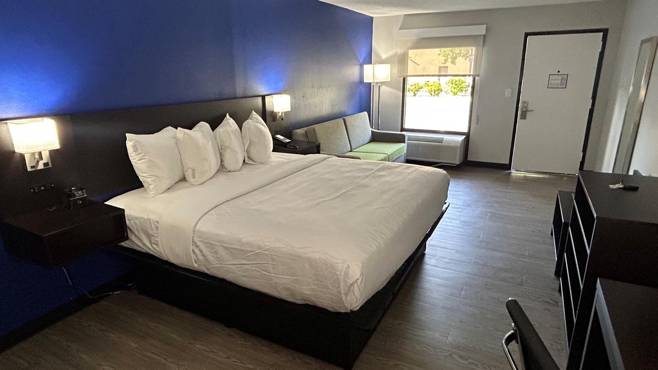 Photo of Bedroom in Rowland