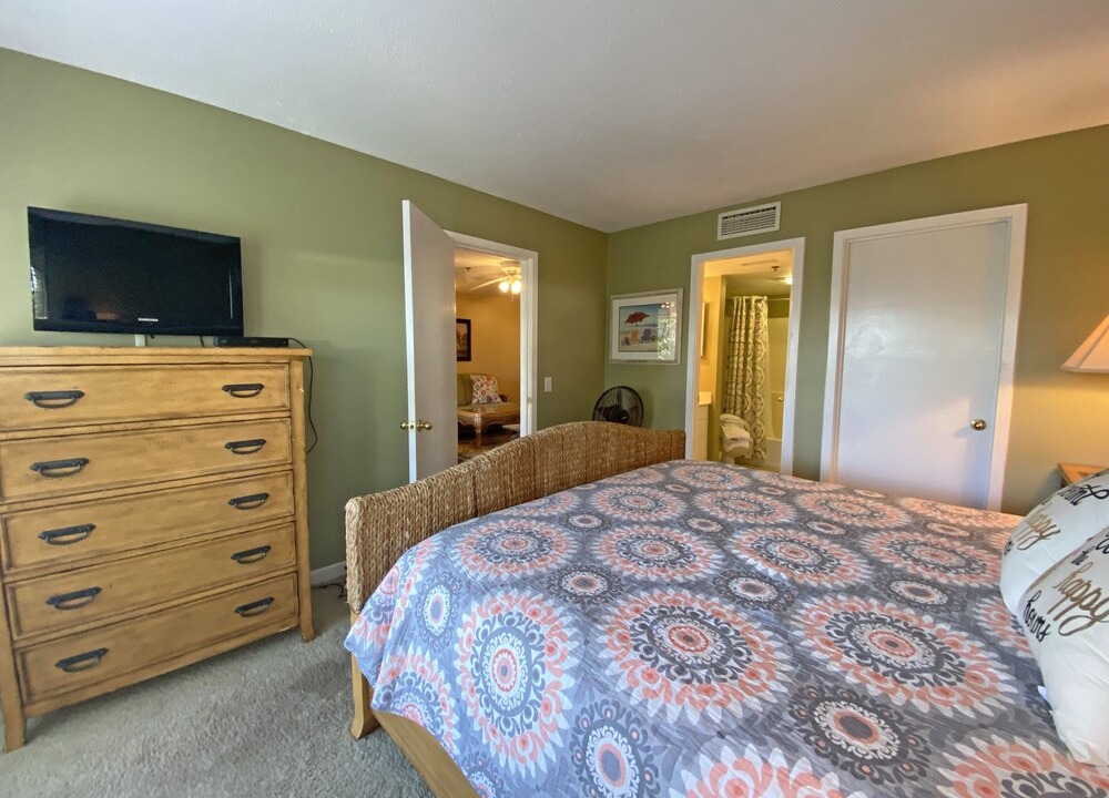 Photo of Bedroom in Arcadian Shores
