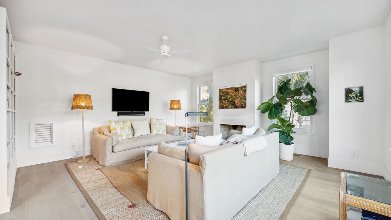 Photo of Livingroom in Sullivan's Island