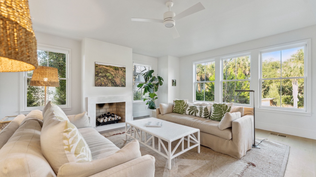 Photo of Livingroom in Sullivan's Island