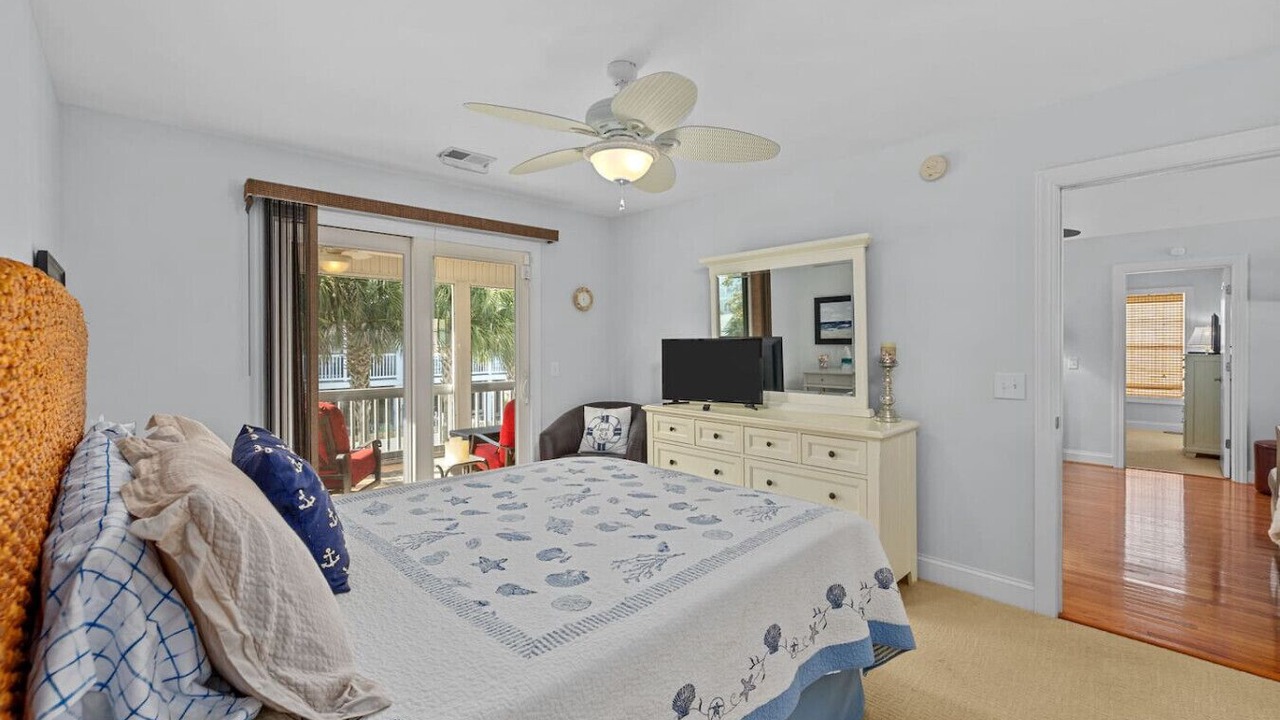 Photo of Bedroom in Cherry Grove Beach