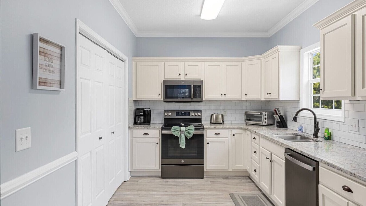 Photo of Kitchen in Crescent Beach