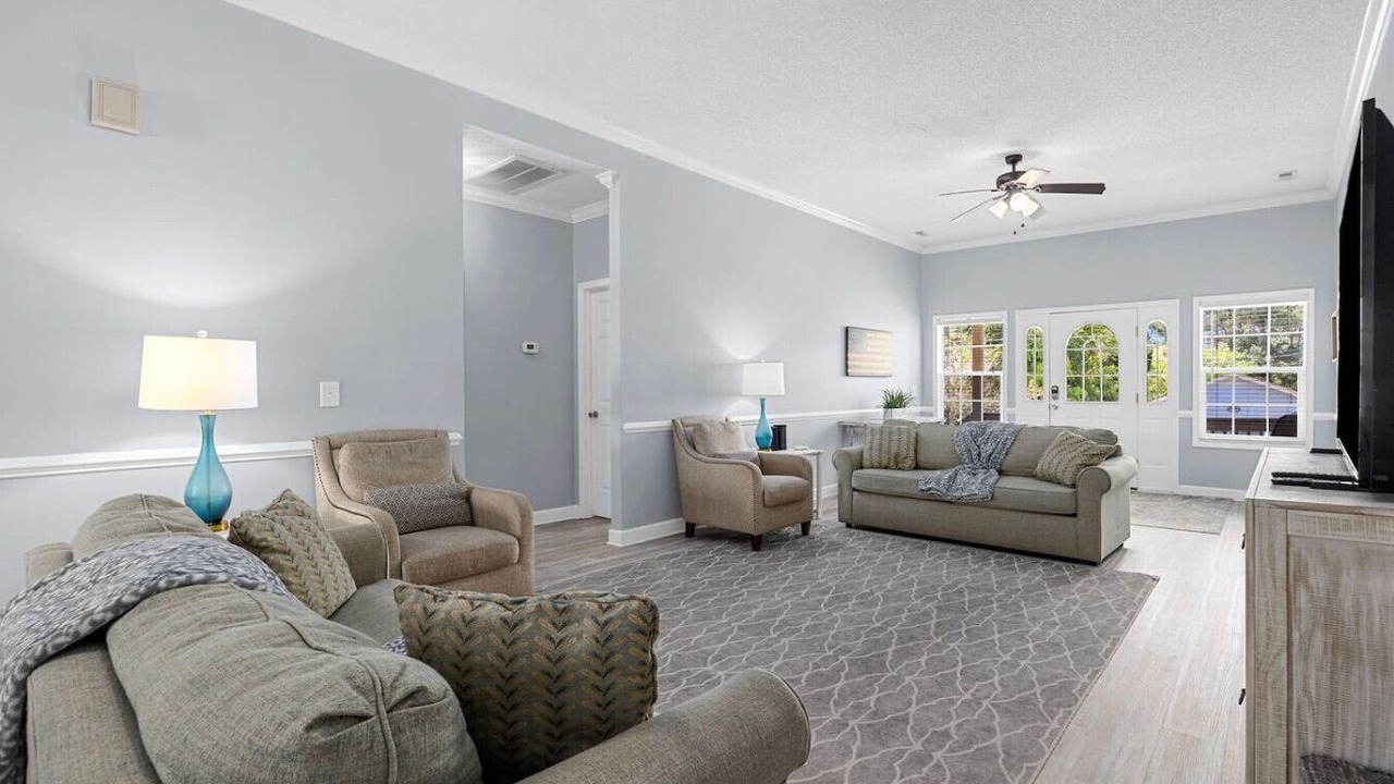 Photo of Livingroom in Crescent Beach