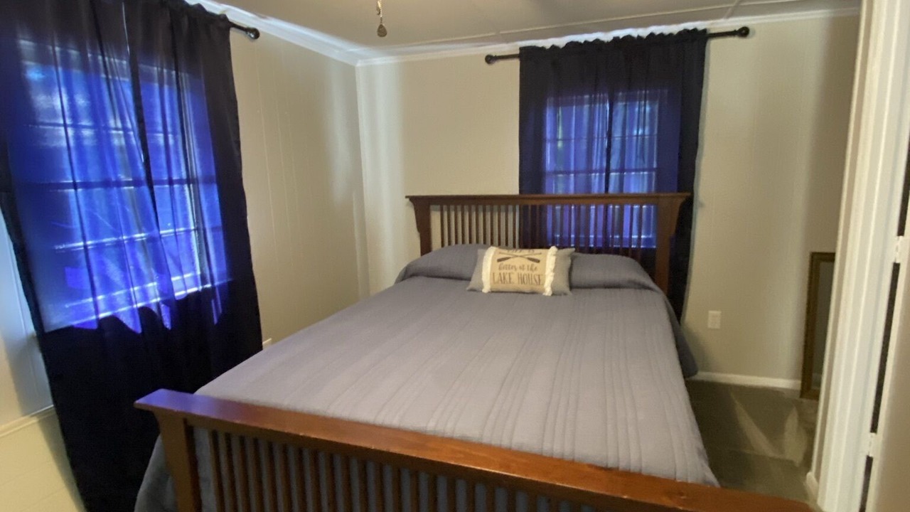 Photo of Bedroom in Calhoun County