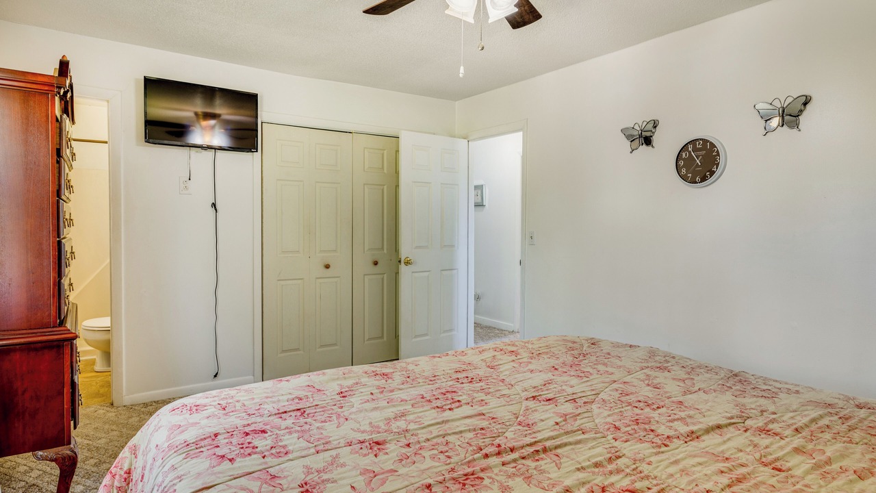 Photo of Bedroom in McCutcheon Field
