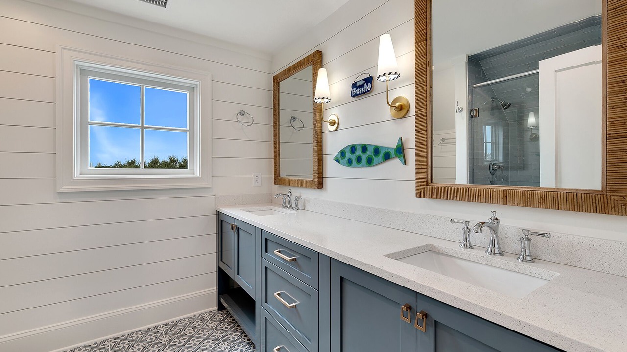 Photo of Bathroom in Debordieu Colony