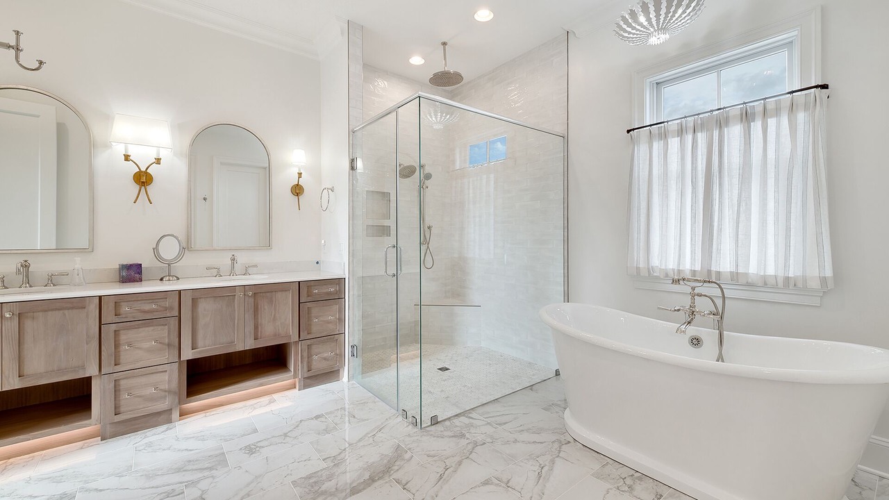 Photo of Bathroom in Debordieu Colony