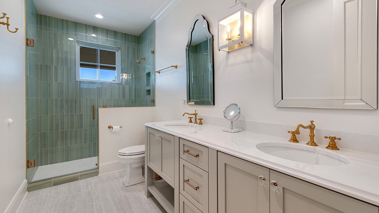 Photo of Bathroom in Debordieu Colony