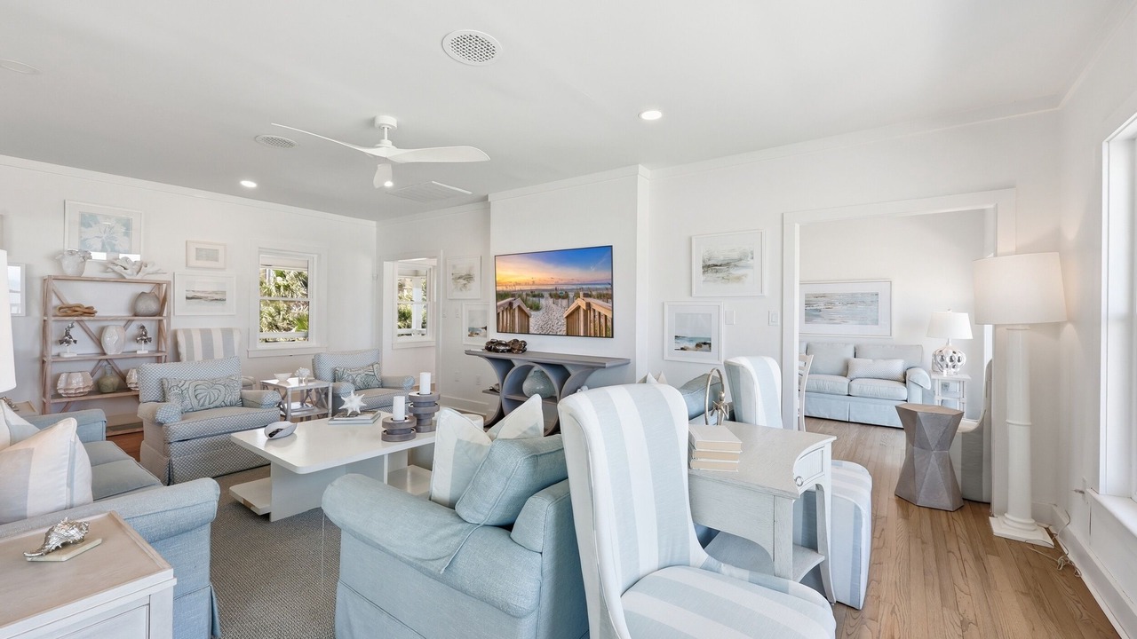 Photo of Livingroom in Debordieu Colony