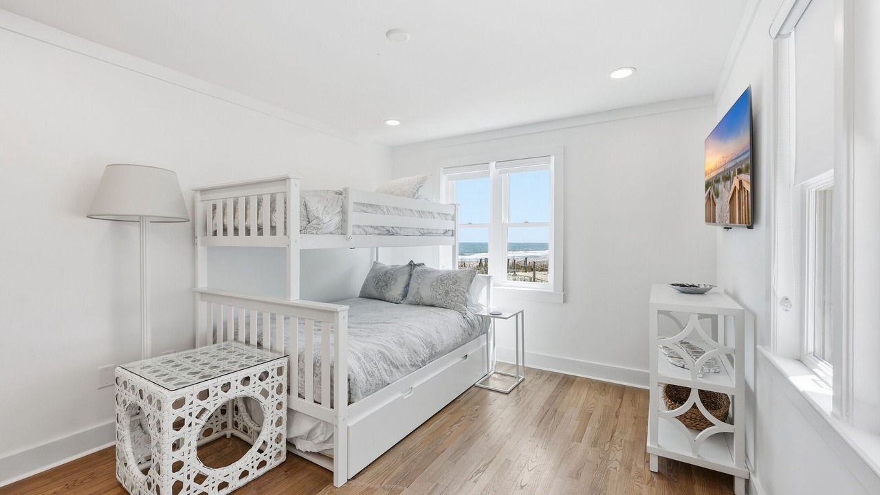 Photo of Bedroom in Debordieu Colony