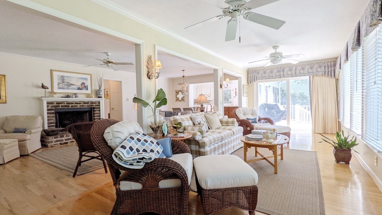 Photo of Livingroom in North Litchfield Beach
