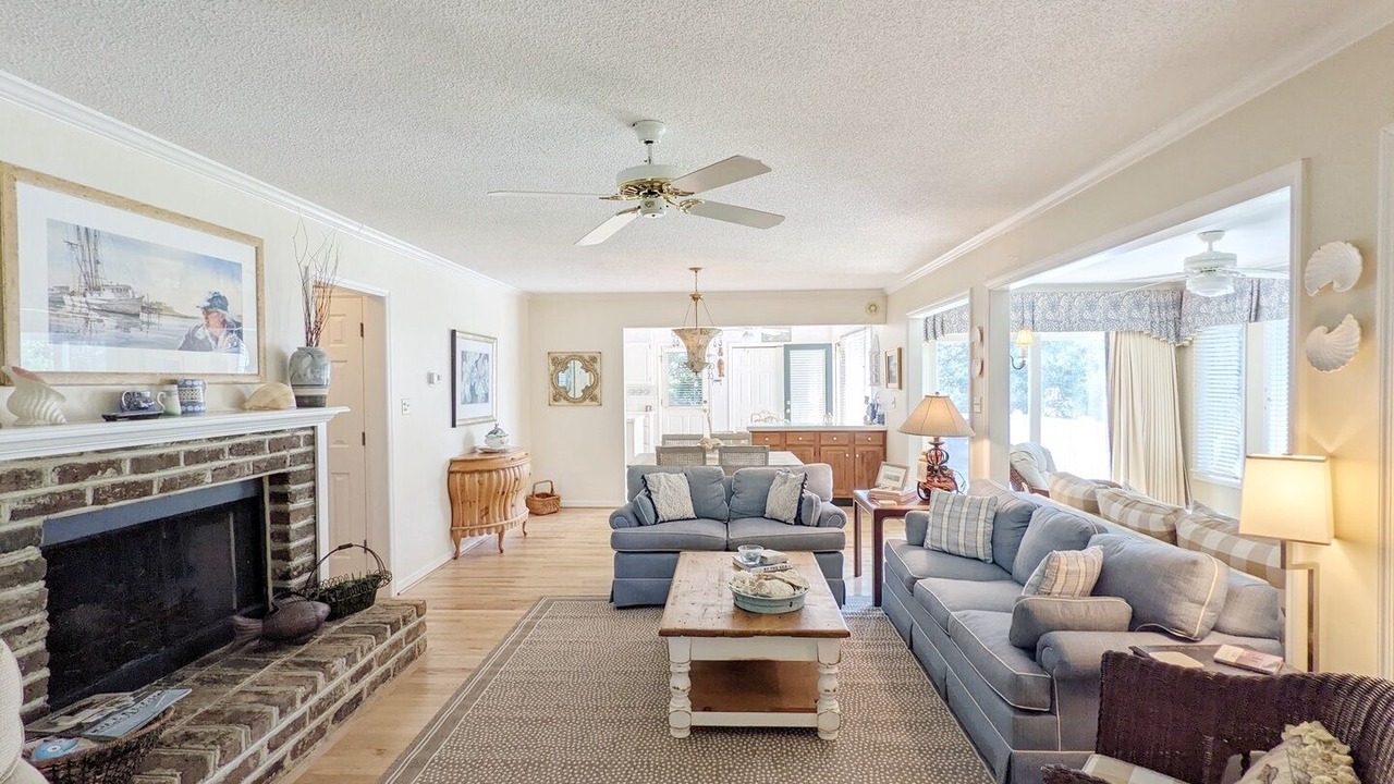 Photo of Livingroom in North Litchfield Beach