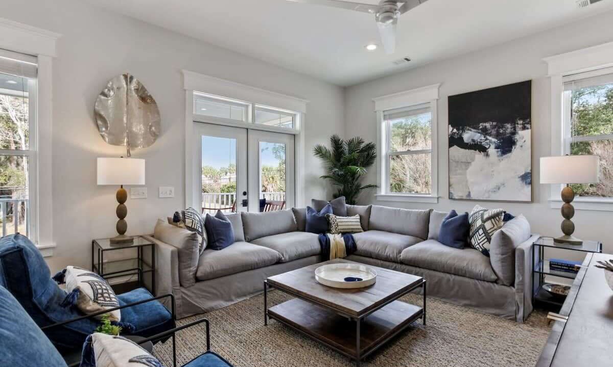 Photo of Livingroom in Whitemarsh Island