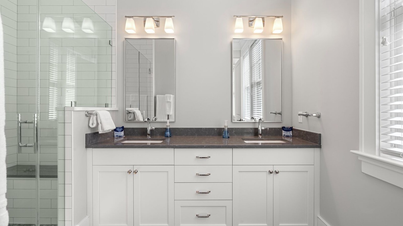 Photo of Bathroom in Vanderhorst Plantation