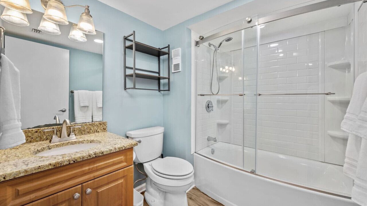 Photo of Bathroom in Arcadian Shores