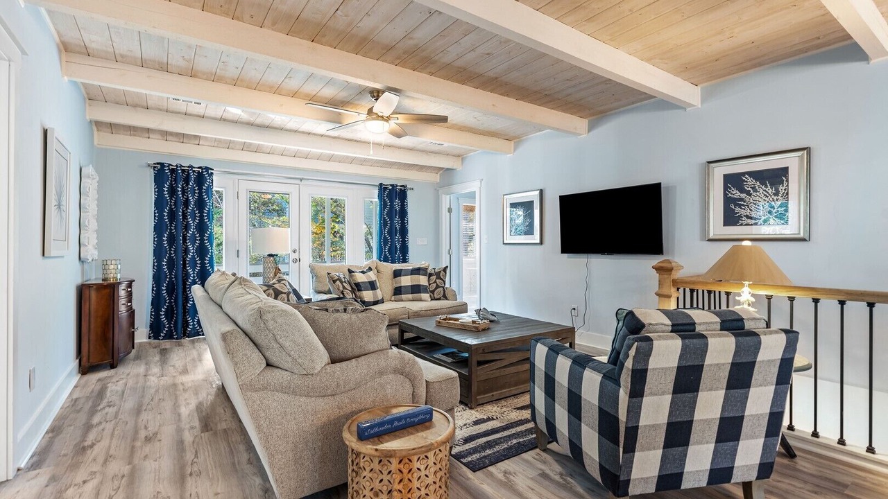 Photo of Livingroom in North Litchfield Beach