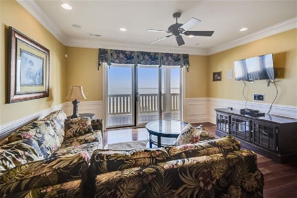 Photo of Livingroom in Long Bay Estates