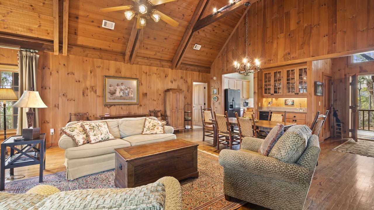 Photo of Livingroom in Vanderhorst Plantation