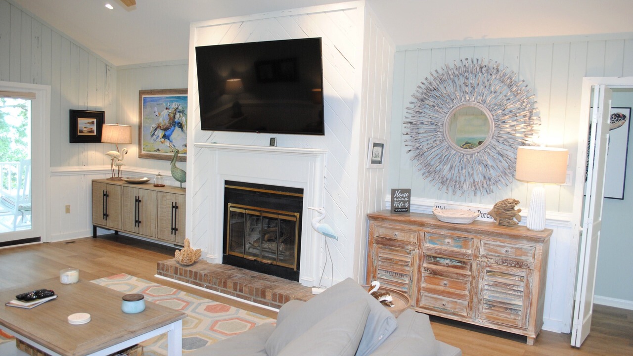 Photo of Livingroom in North Litchfield Beach