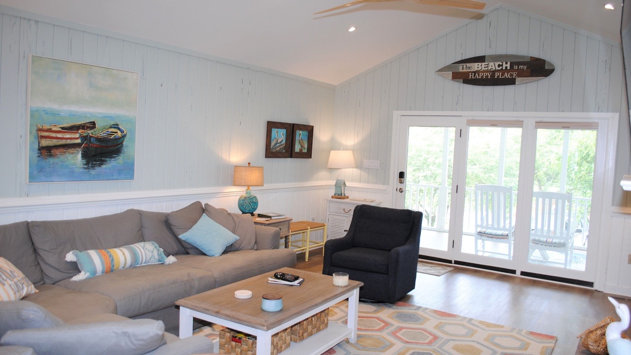Photo of Livingroom in North Litchfield Beach