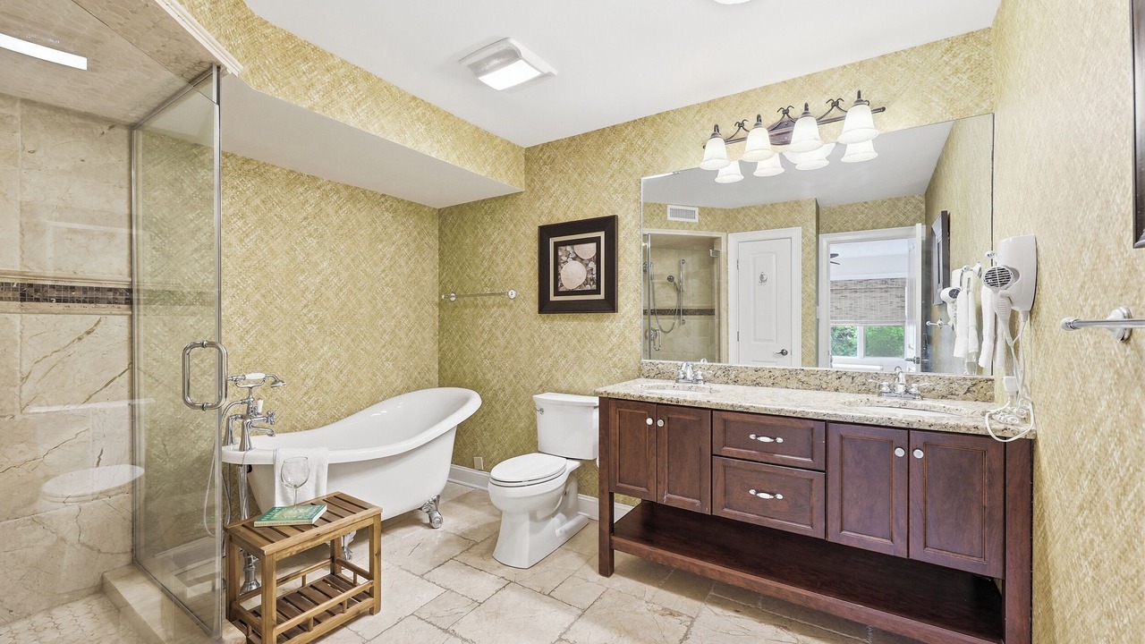Photo of Bathroom in Arcadian Shores