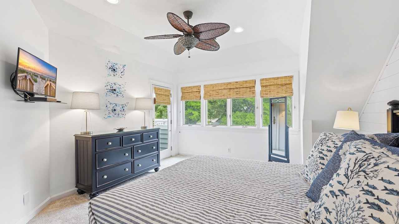 Photo of Bedroom in Arcadian Shores
