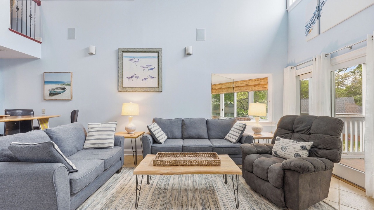 Photo of Livingroom in Arcadian Shores