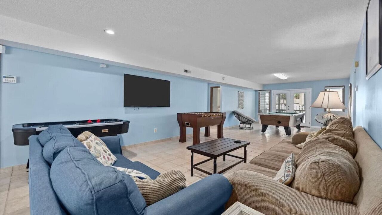 Photo of Livingroom in Crescent Beach
