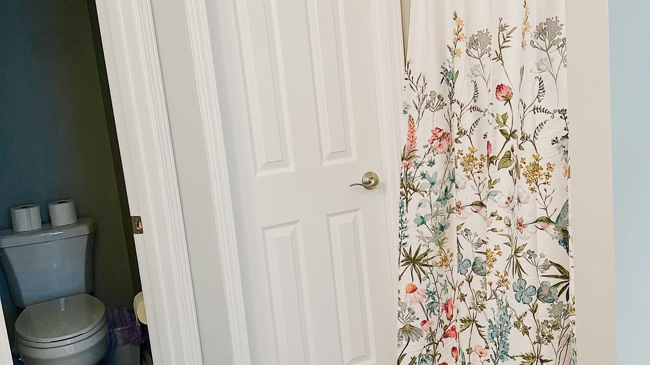 Photo of Bathroom in Huntcliff