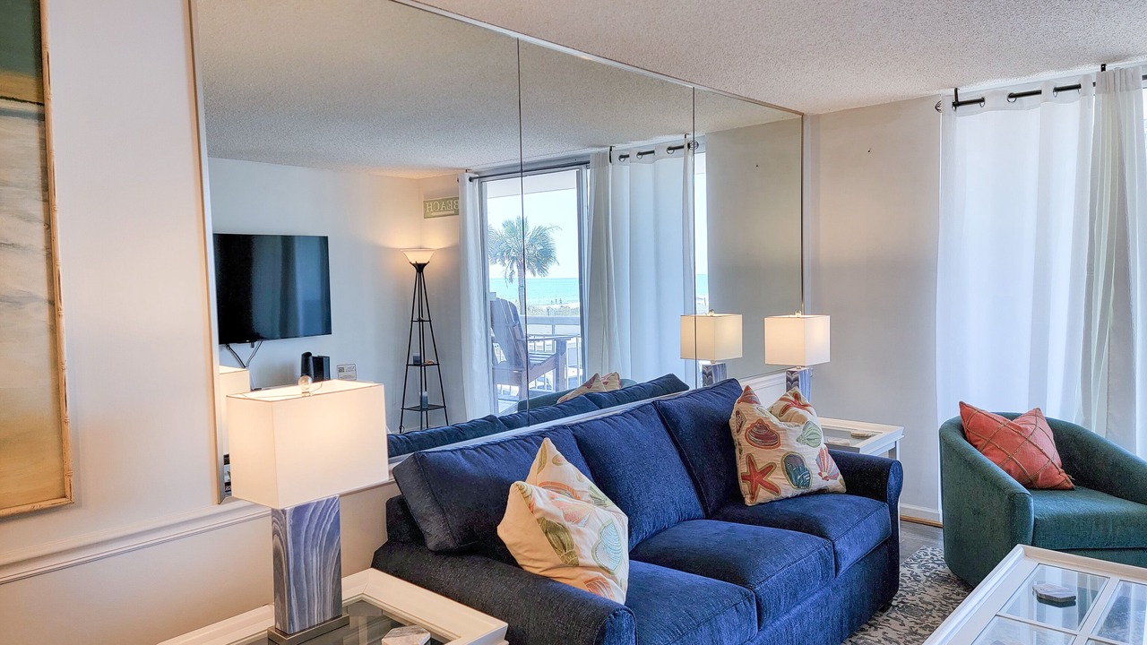 Photo of Livingroom in Arcadian Shores