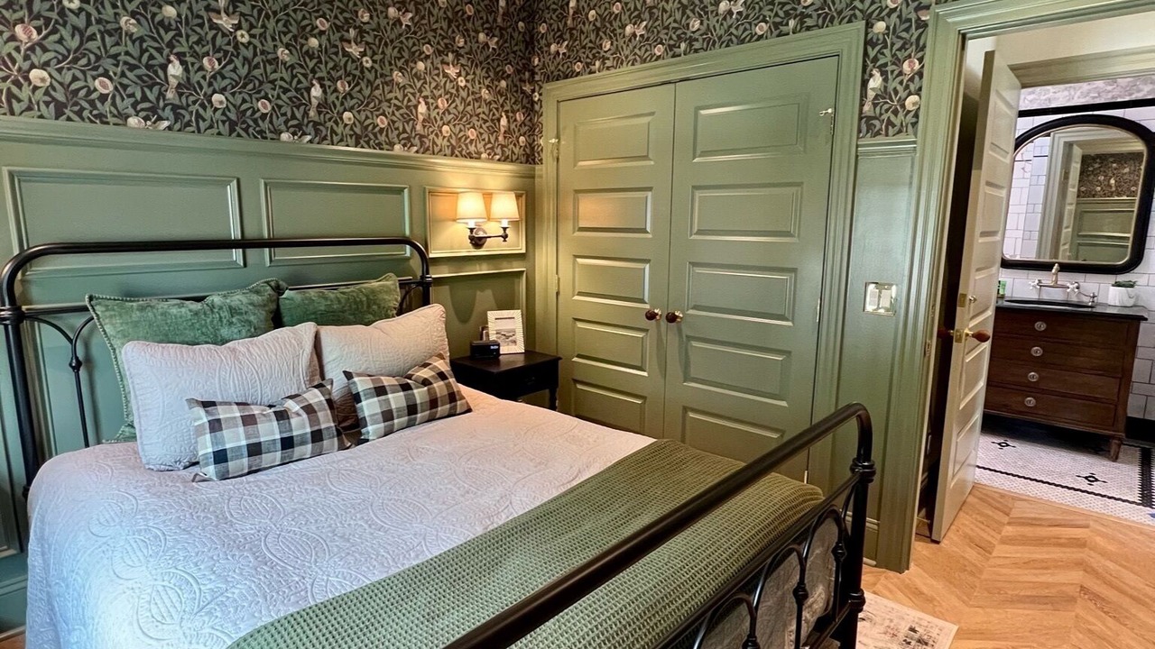 Photo of Bedroom in Metropolitan