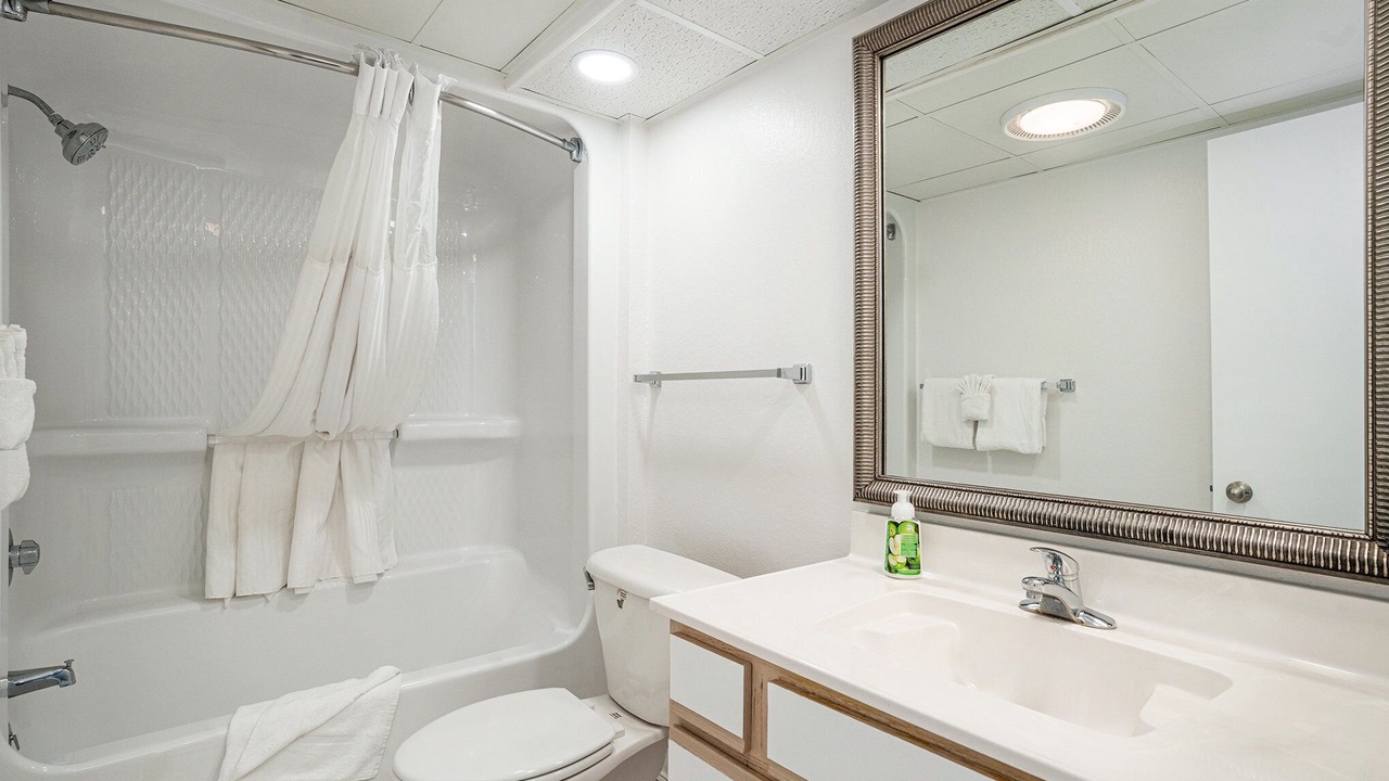 Photo of Bathroom in Arcadian Shores
