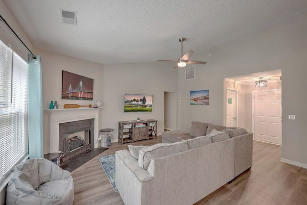 Photo of Livingroom in Goose Creek