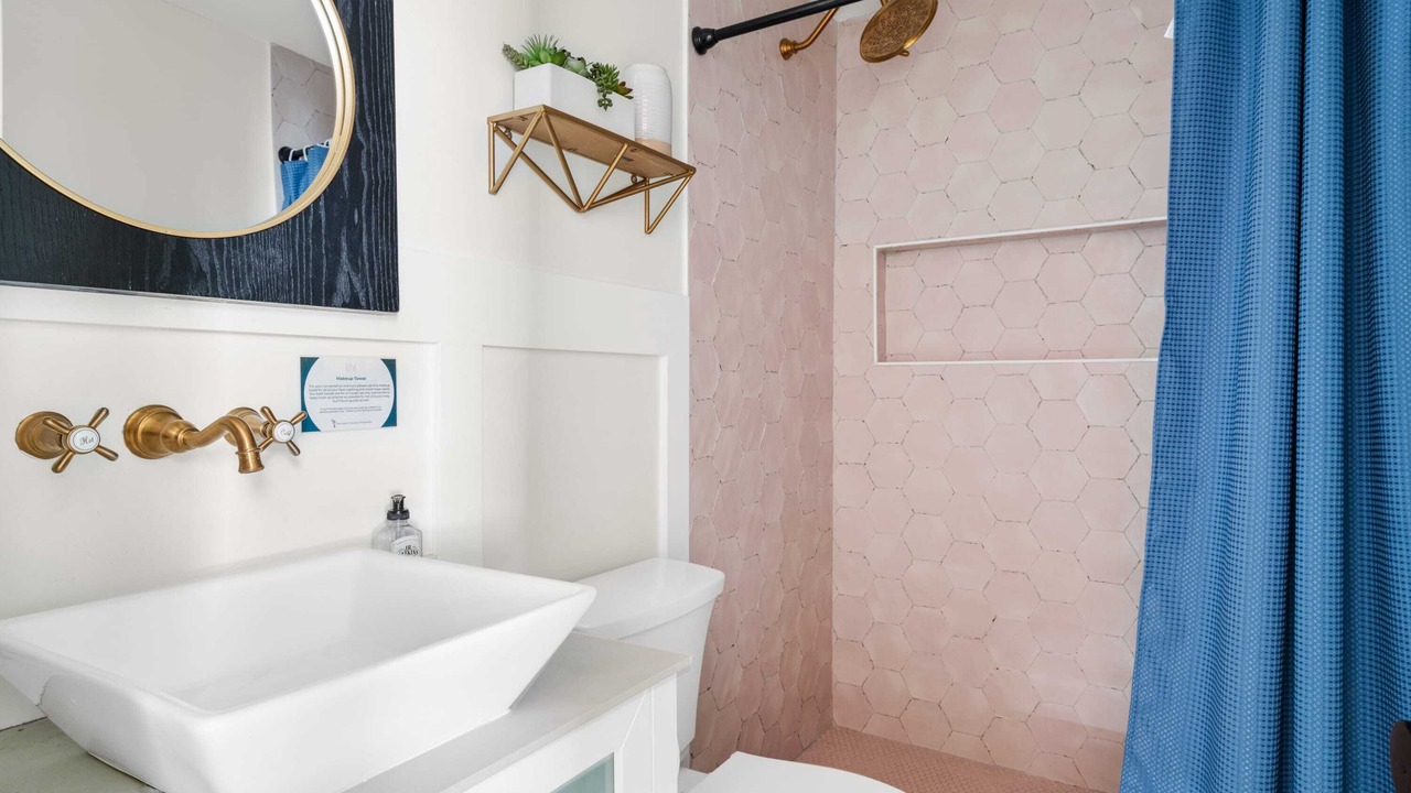 Photo of Bathroom in Cannonborough Elliotborough