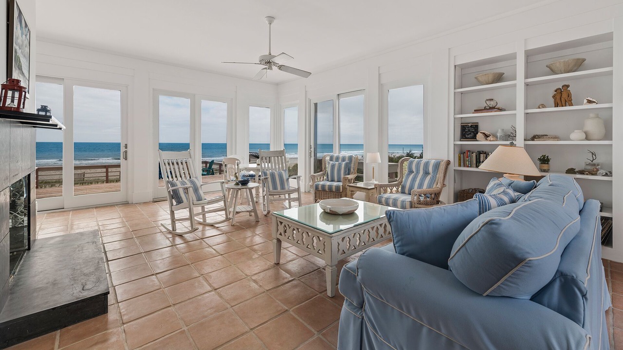 Photo of Livingroom in Debordieu Colony