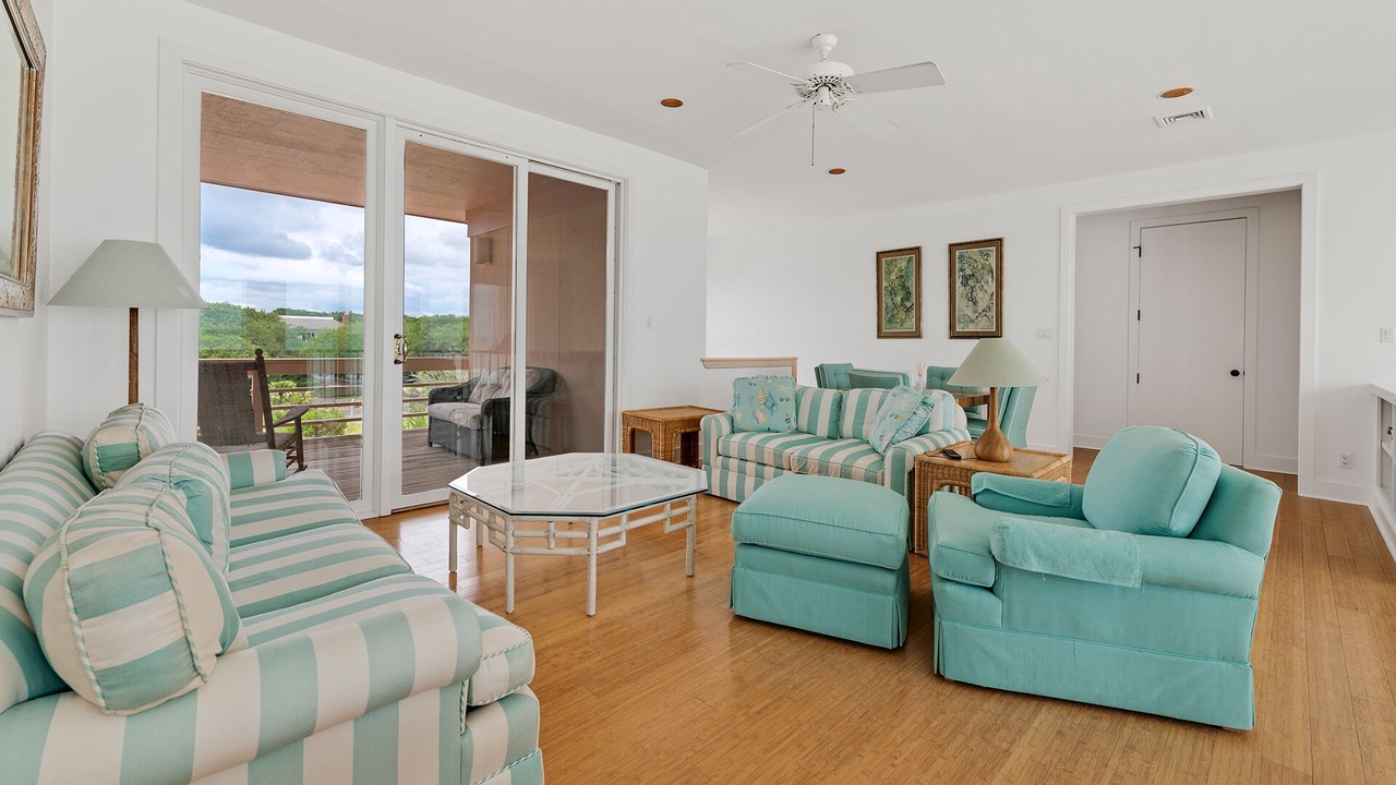Photo of Livingroom in Debordieu Colony