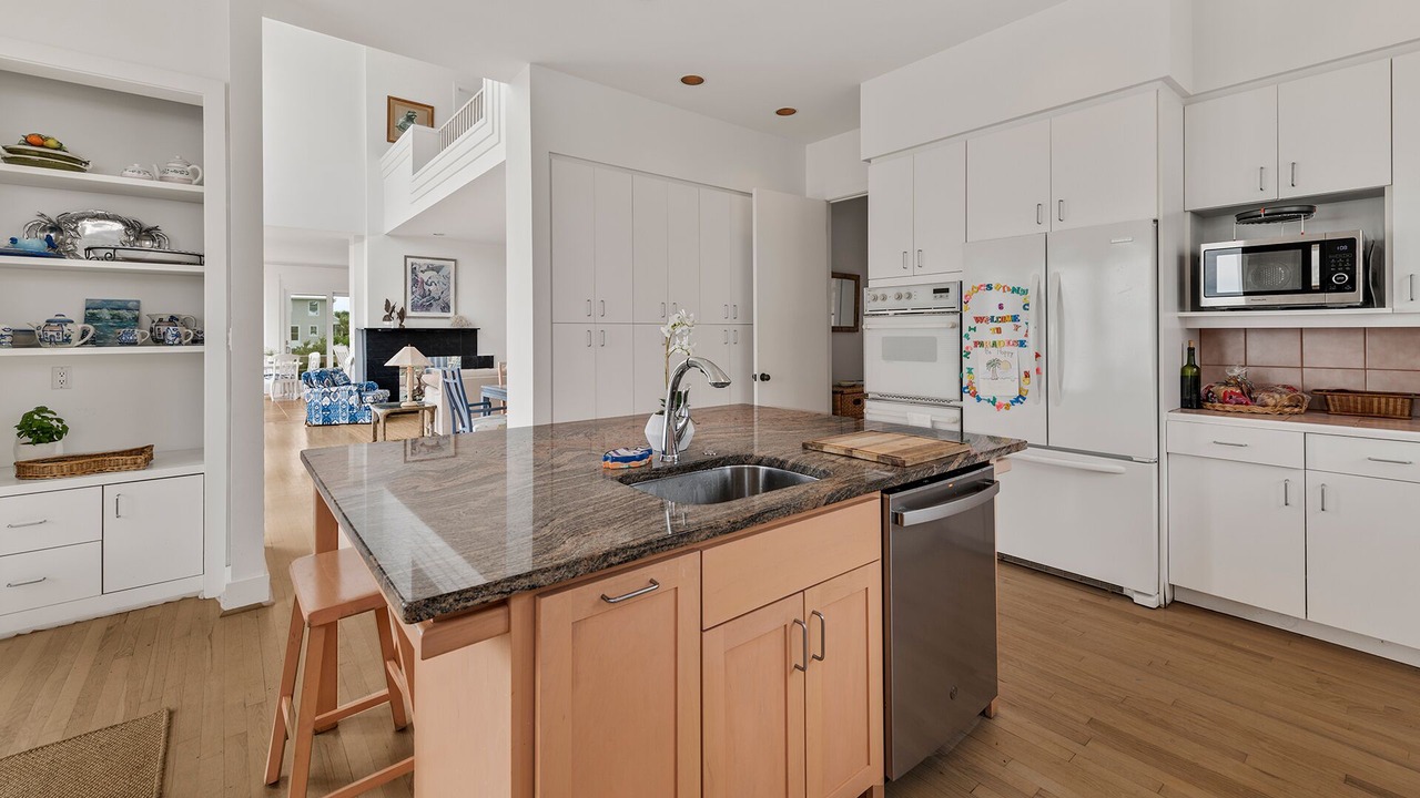 Photo of Kitchen in Debordieu Colony